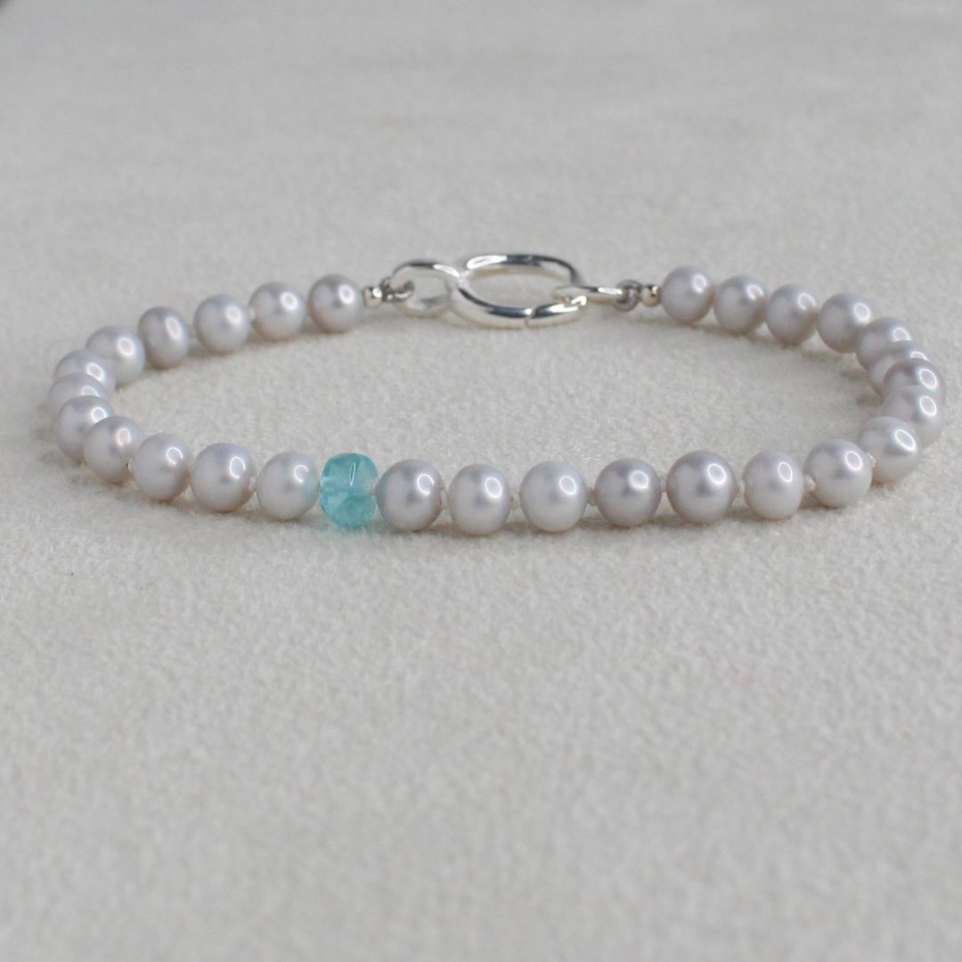 Tide 5mm Grey Pearl Bracelet - Apatite