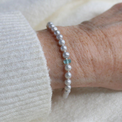 Tide 5mm Grey Pearl Bracelet - Apatite