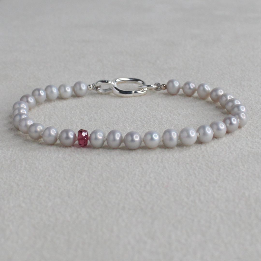 Tide 5mm Grey Pearl Bracelet - Rubellite