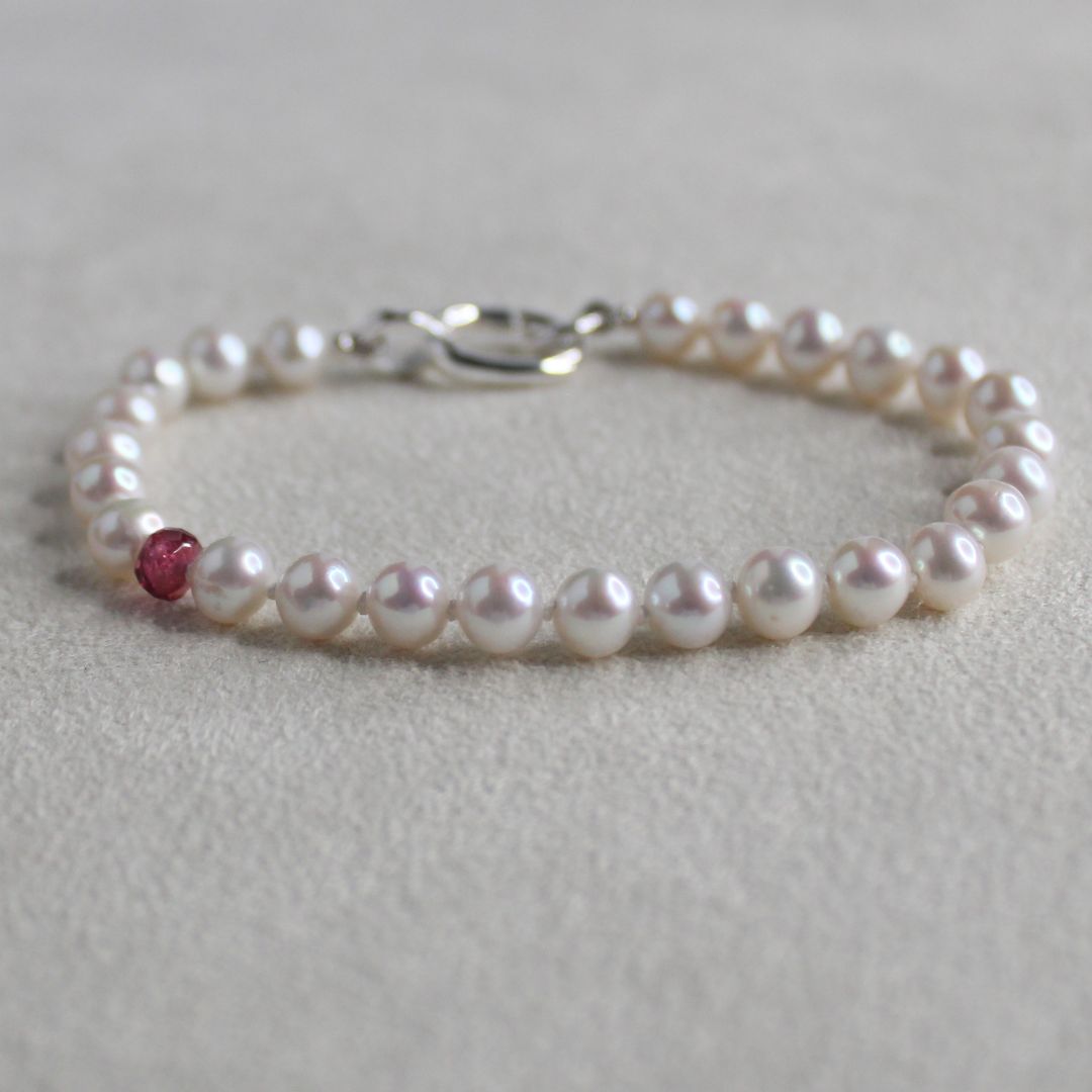 Drift 5mm White Pearl Bracelet - Rhodolite Garnet