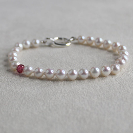 Drift 5mm White Pearl Bracelet - Rhodolite Garnet