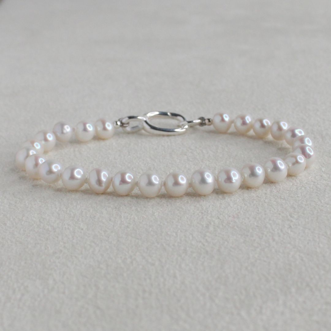 Drift 5mm White Pearl Bracelet - Rectangle Initial Charm
