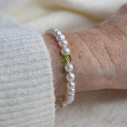 Drift 5mm White Pearl Bracelet - Peridot