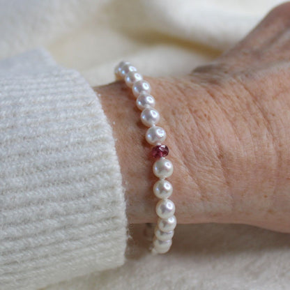 Drift 5mm White Pearl Bracelet - Rhodolite Garnet