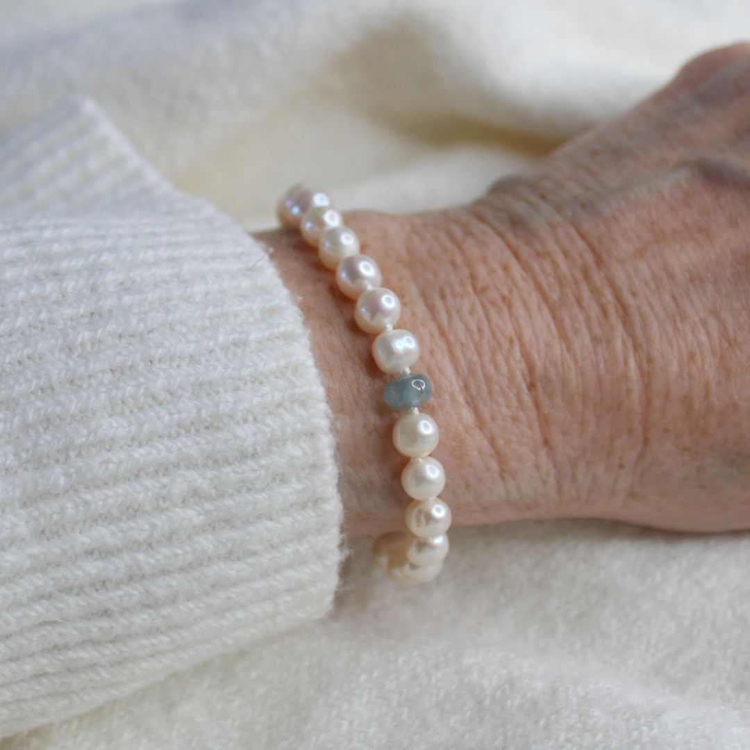 Drift 6mm White Pearl Bracelet - Aquamarine