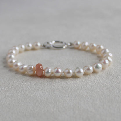 Drift 6mm White Pearl Bracelet - Peach Moonstone