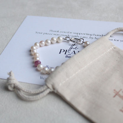 Drift 6mm White Pearl Bracelet - Pink Sapphire