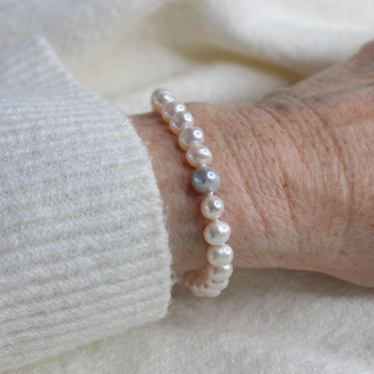Drift 6mm White Pearl Bracelet - Grey Pearl