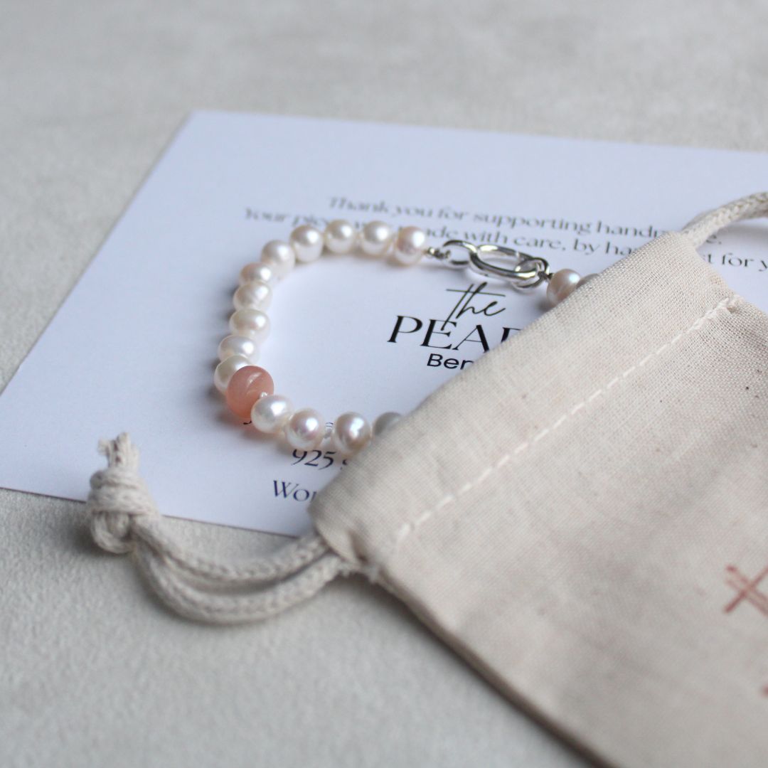 Drift 6mm White Pearl Bracelet - Peach Moonstone