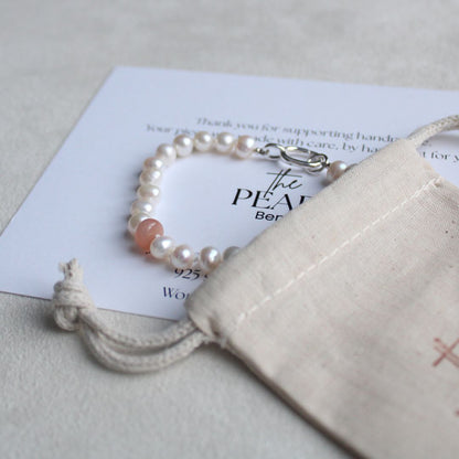 Drift 6mm White Pearl Bracelet - Peach Moonstone