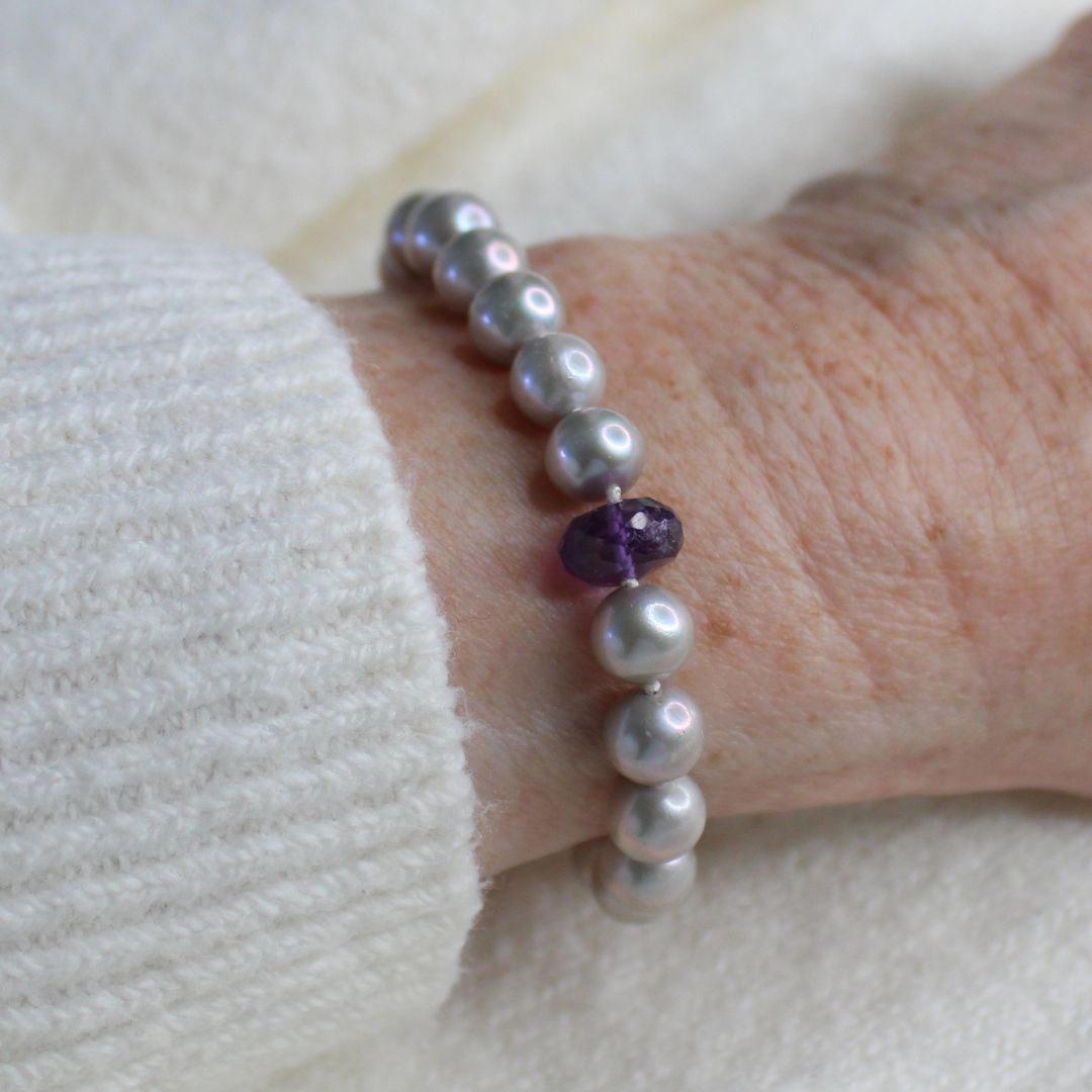 Tide 7mm Grey Pearl Bracelet - Amethyst