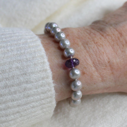 Tide 7mm Grey Pearl Bracelet - Amethyst