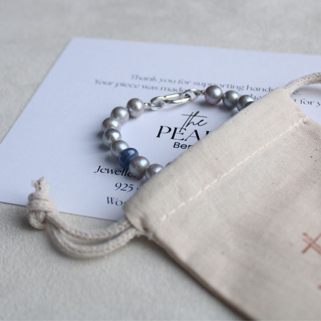 Tide 7mm Grey Pearl Bracelet - Kyanite