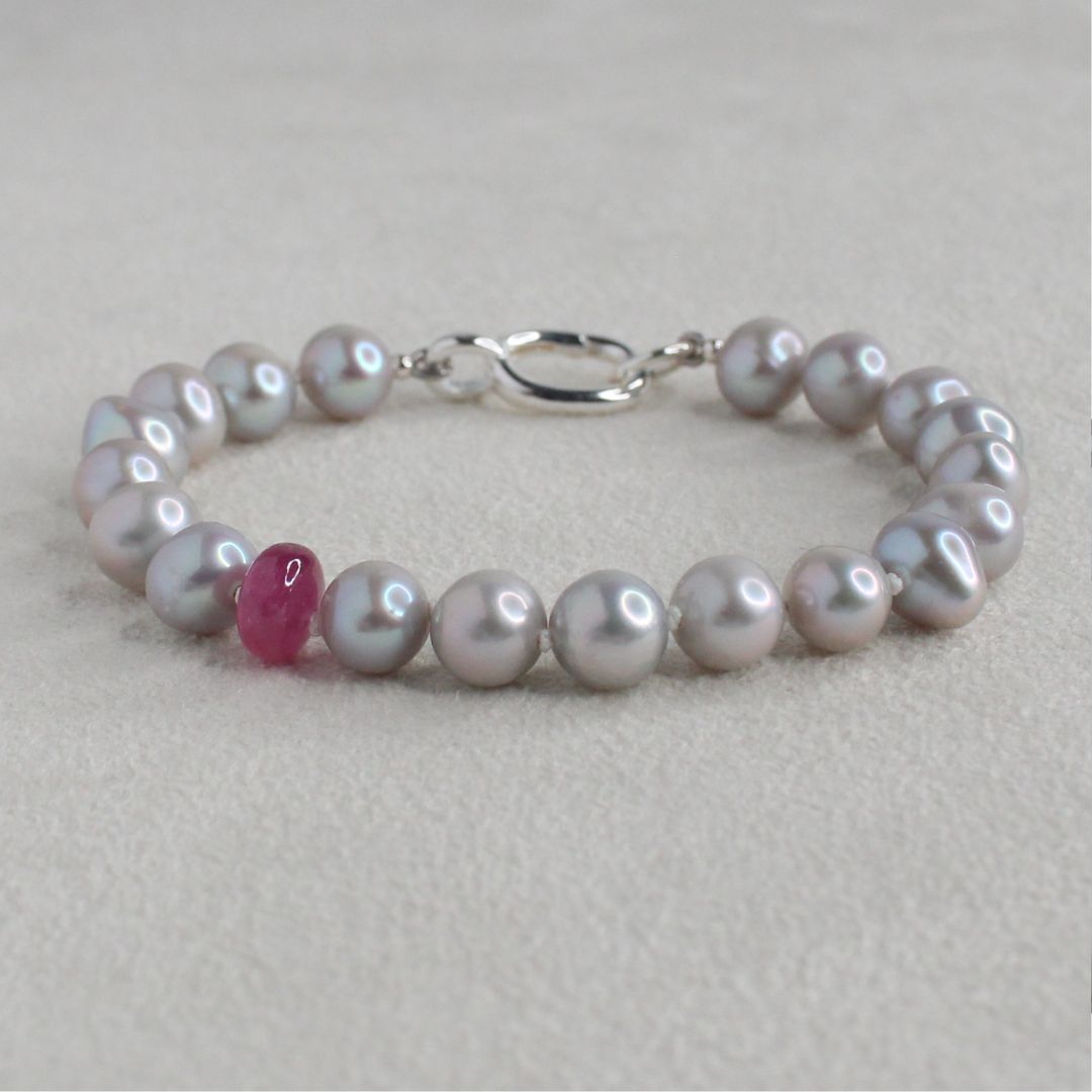 Tide 7mm Grey Pearl Bracelet - Pink Sapphire