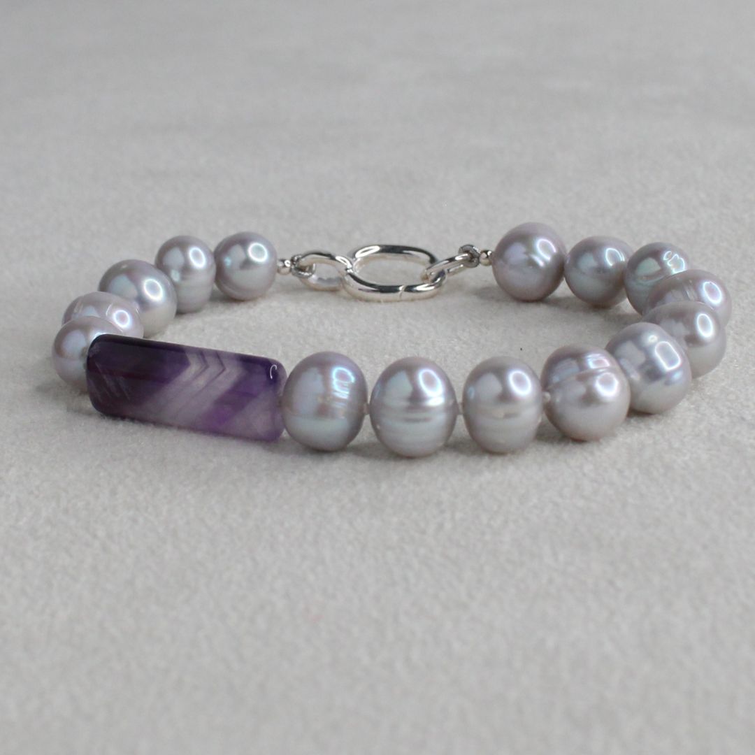 Tide 8mm Grey Pearl Bracelet - Amethyst