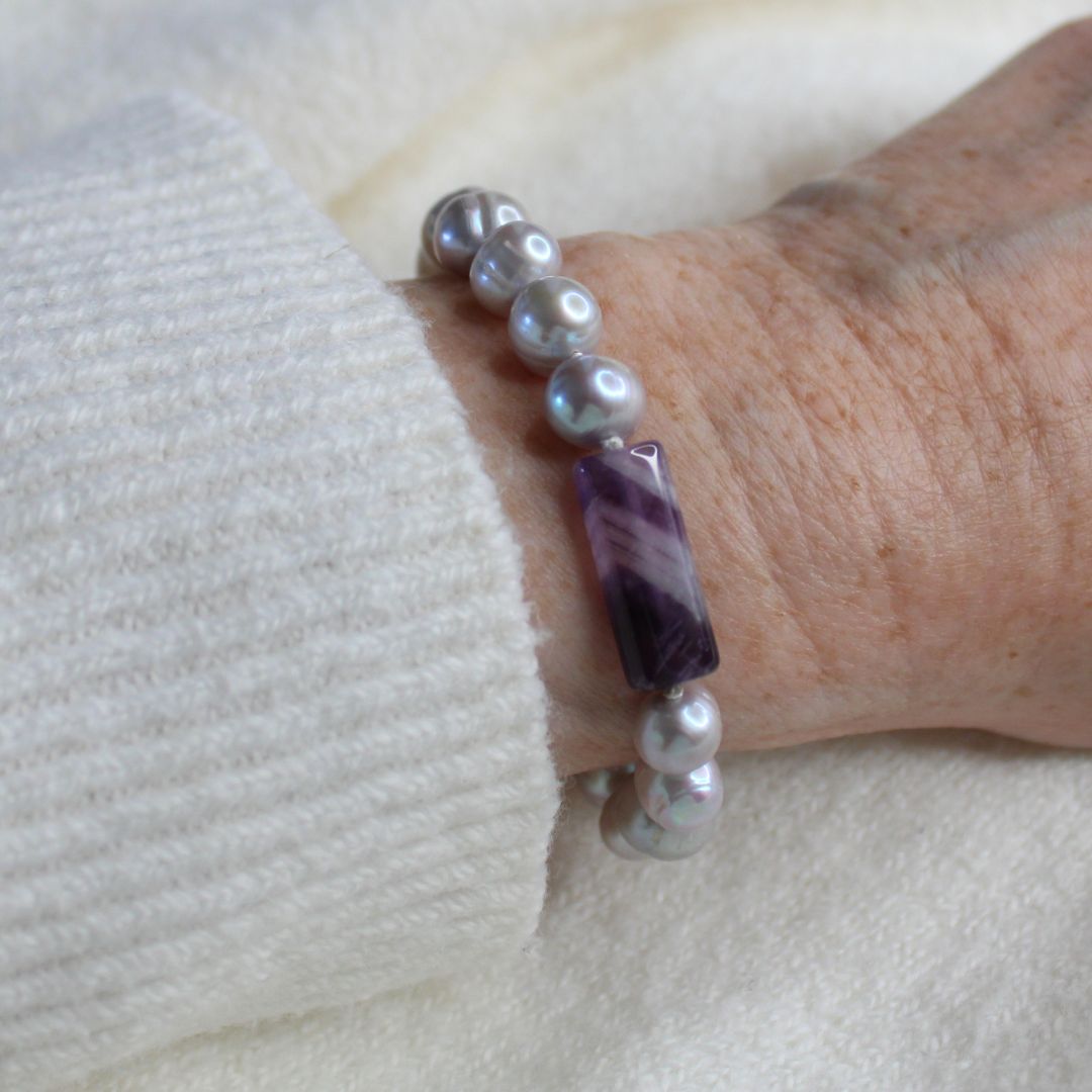 Tide 8mm Grey Pearl Bracelet - Amethyst