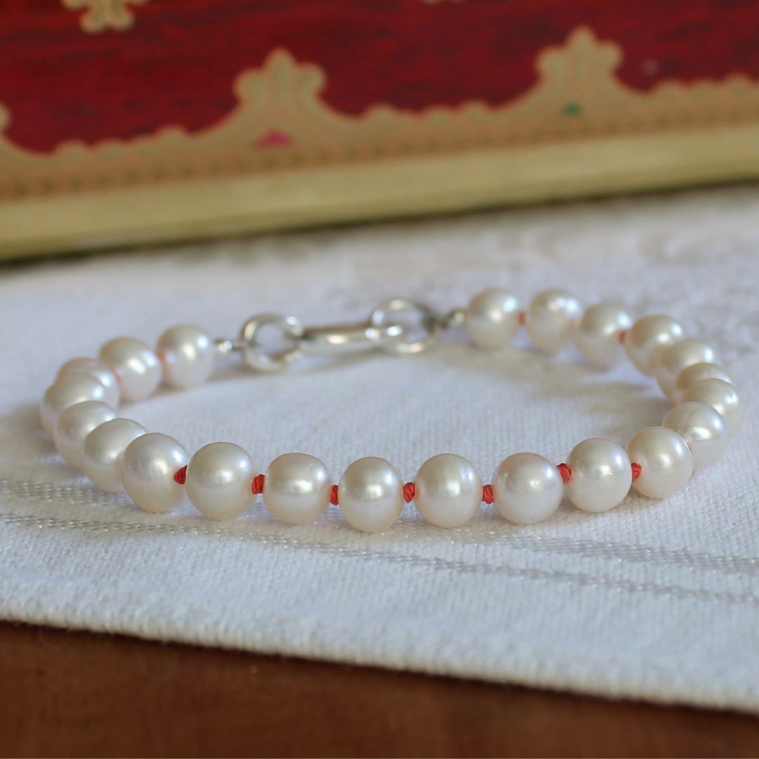 Drift 6mm White Pearl Bracelet | Coral Silk