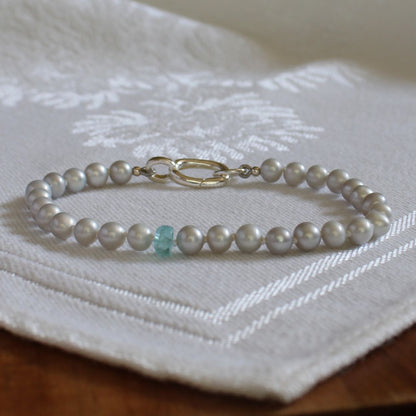 Tide 5mm Grey Pearl Bracelet - Apatite