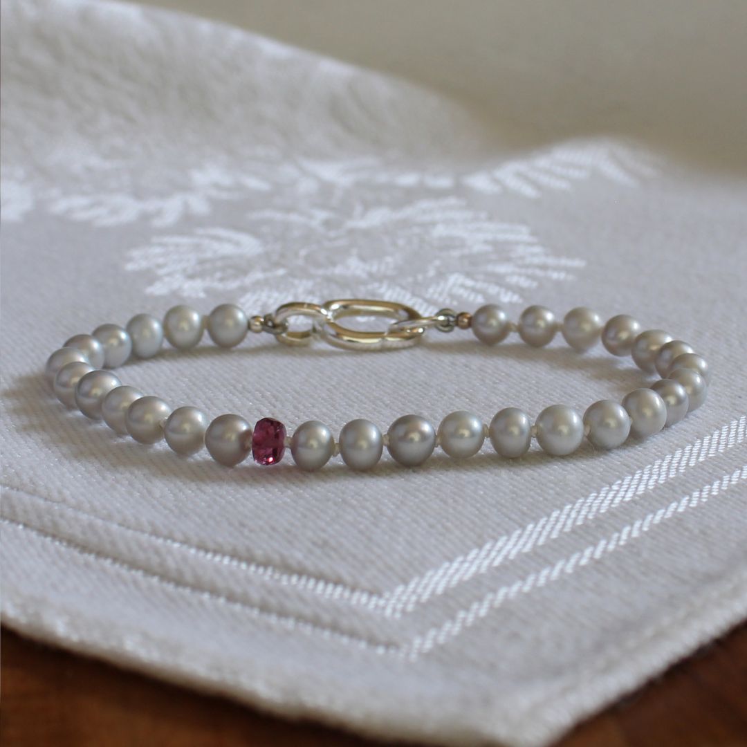 Tide 5mm Grey Pearl Bracelet - Rubellite