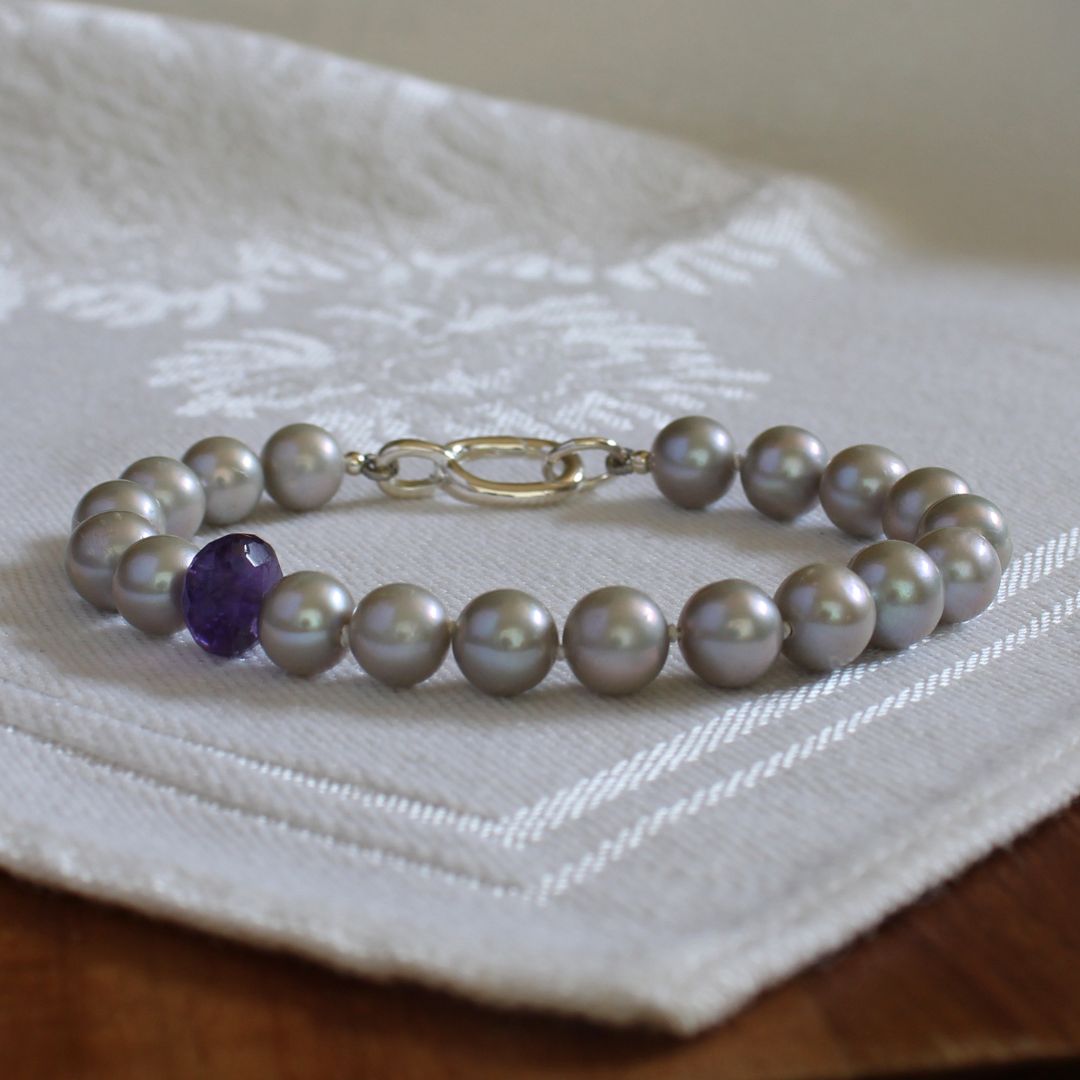 Tide 7mm Grey Pearl Bracelet - Amethyst