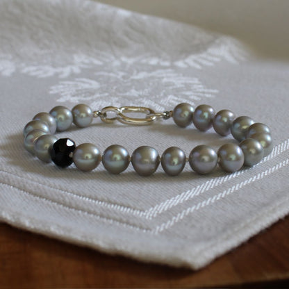 Tide 7mm Grey Pearl Bracelet - Black Onyx
