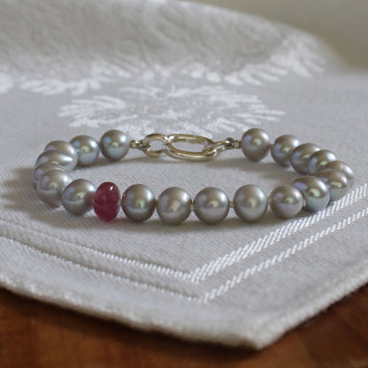 Tide 7mm Grey Pearl Bracelet - Pink Sapphire