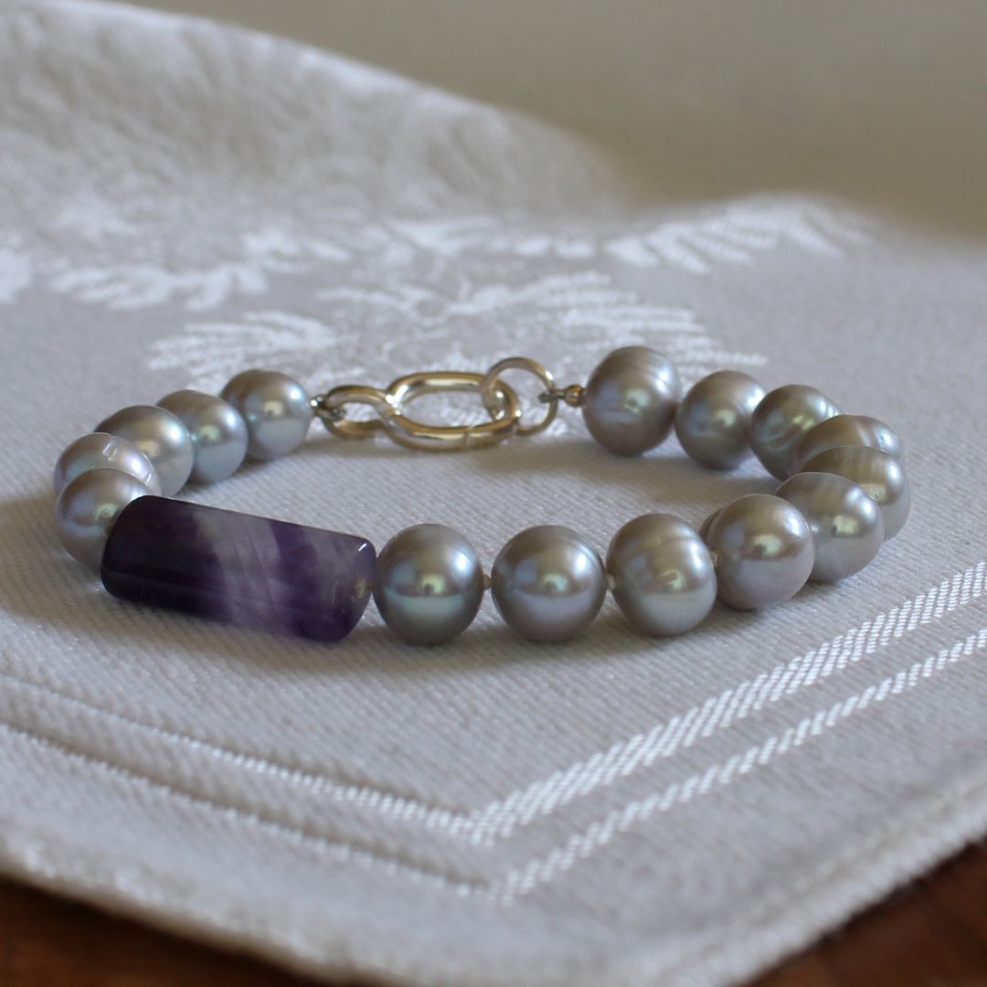 Tide 8mm Grey Pearl Bracelet - Amethyst