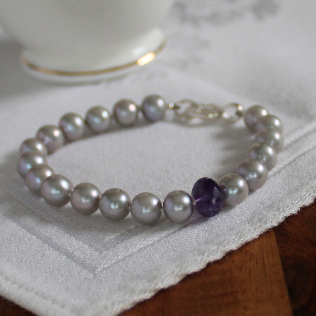 Tide 7mm Grey Pearl Bracelet - Amethyst