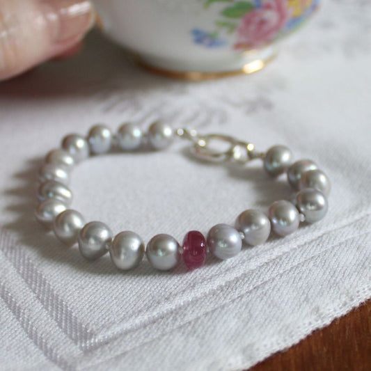 Tide 7mm Grey Pearl Bracelet - Pink Sapphire