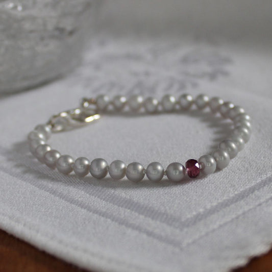 Tide 5mm Grey Pearl Bracelet - Rubellite