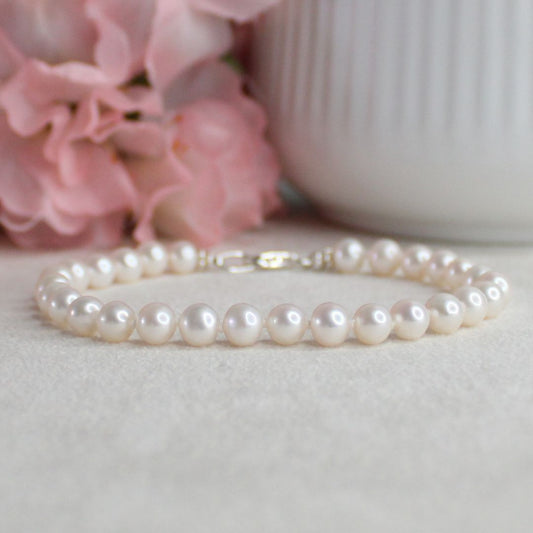 Traditional Knotted Pearl Bracelet - Heirloom Light