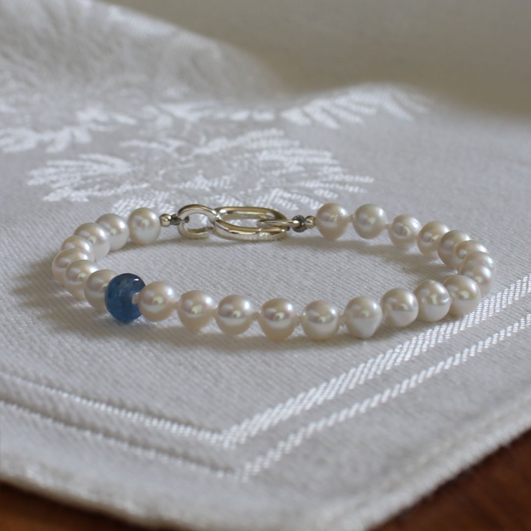 Drift 5mm White Pearl Bracelet - Kyanite