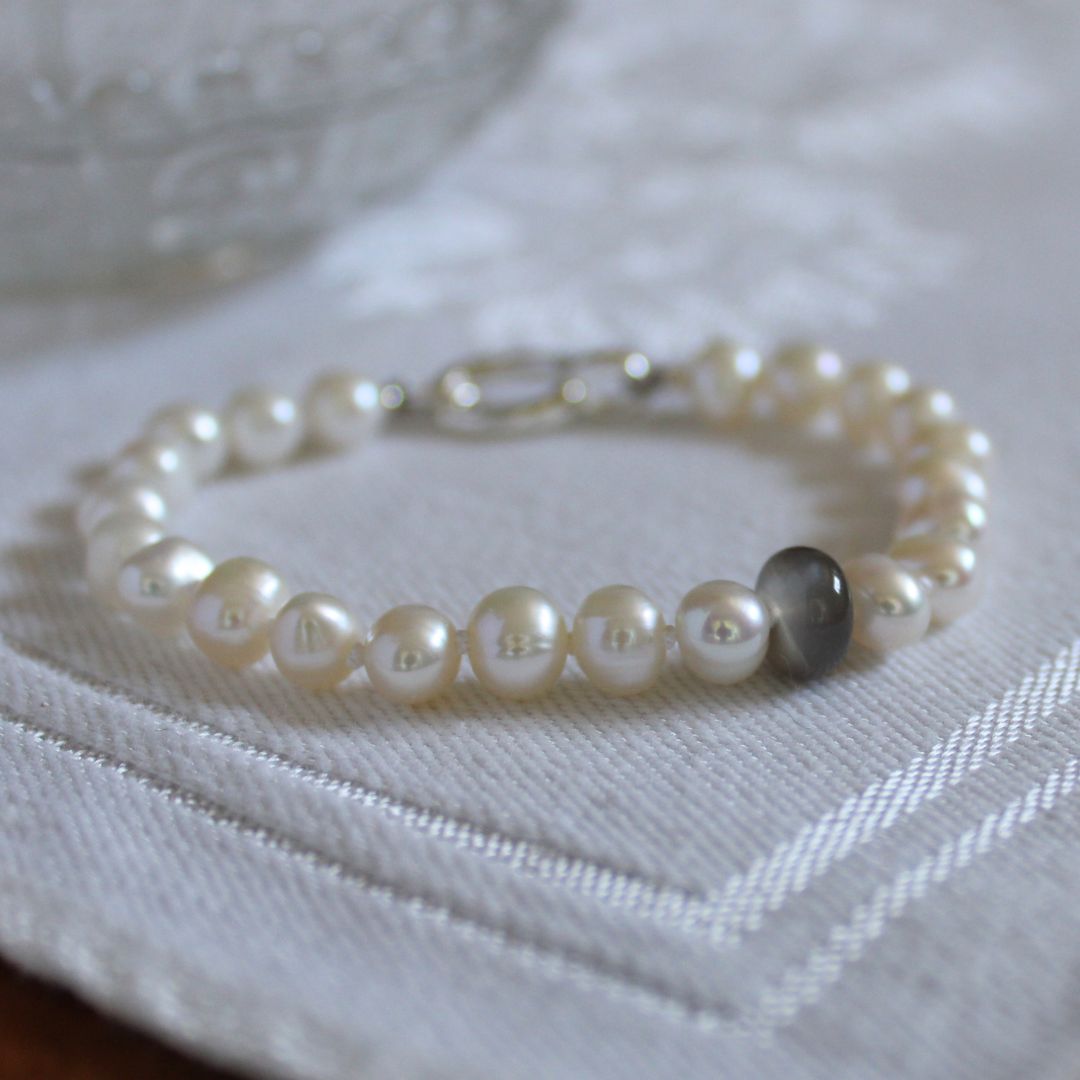 Drift 6mm White Pearl Bracelet - Cashmere Moonstone