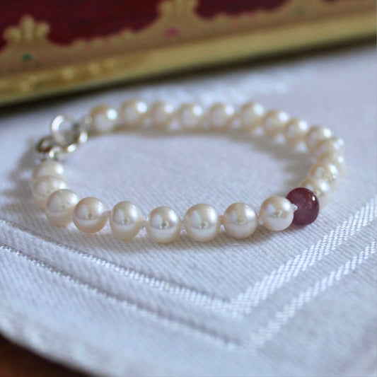Drift 6mm White Pearl Bracelet - Pink Sapphire