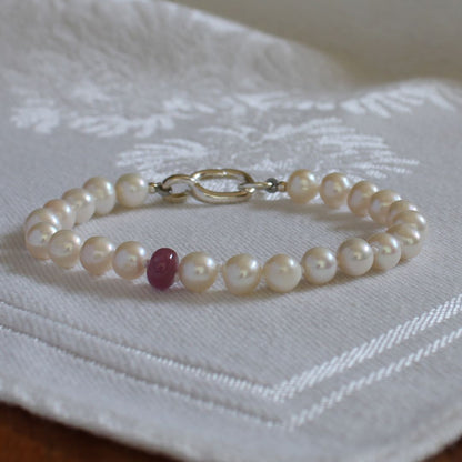 Drift 6mm White Pearl Bracelet - Pink Sapphire