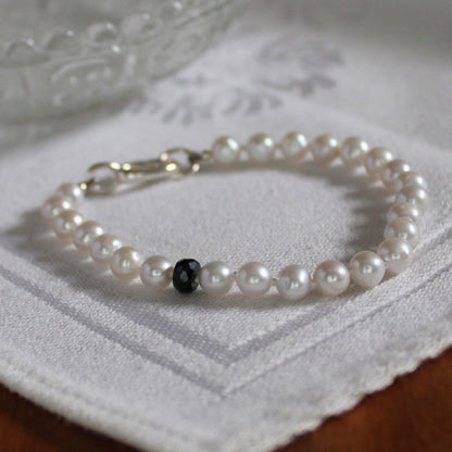 Drift 5mm White Pearl Bracelet - Black Spinel