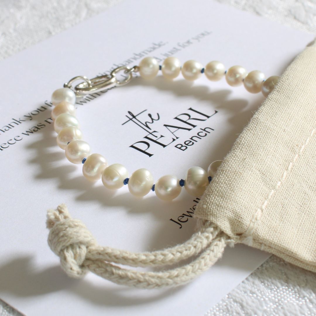 Drift 6mm White Pearl Bracelet | Delft Silk