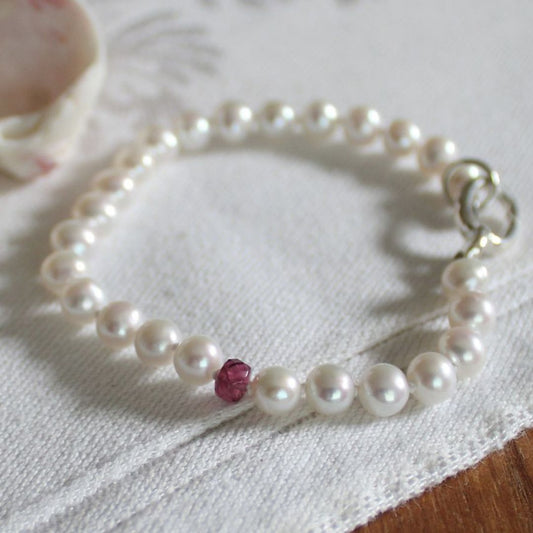 Drift 5mm White Pearl Bracelet - Rhodolite Garnet